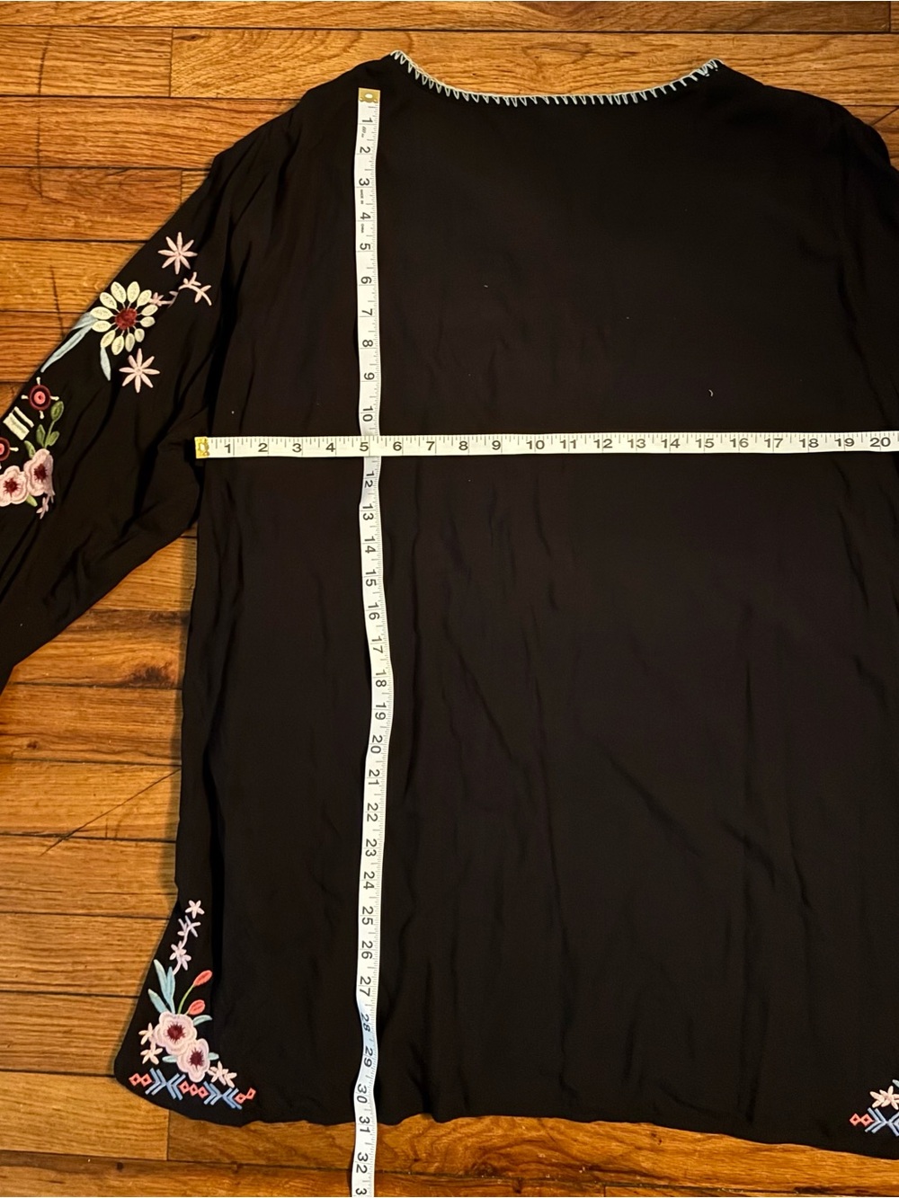 Black Floral Embroidered Women's Tunic with V-Neck - Picture 7 of 10